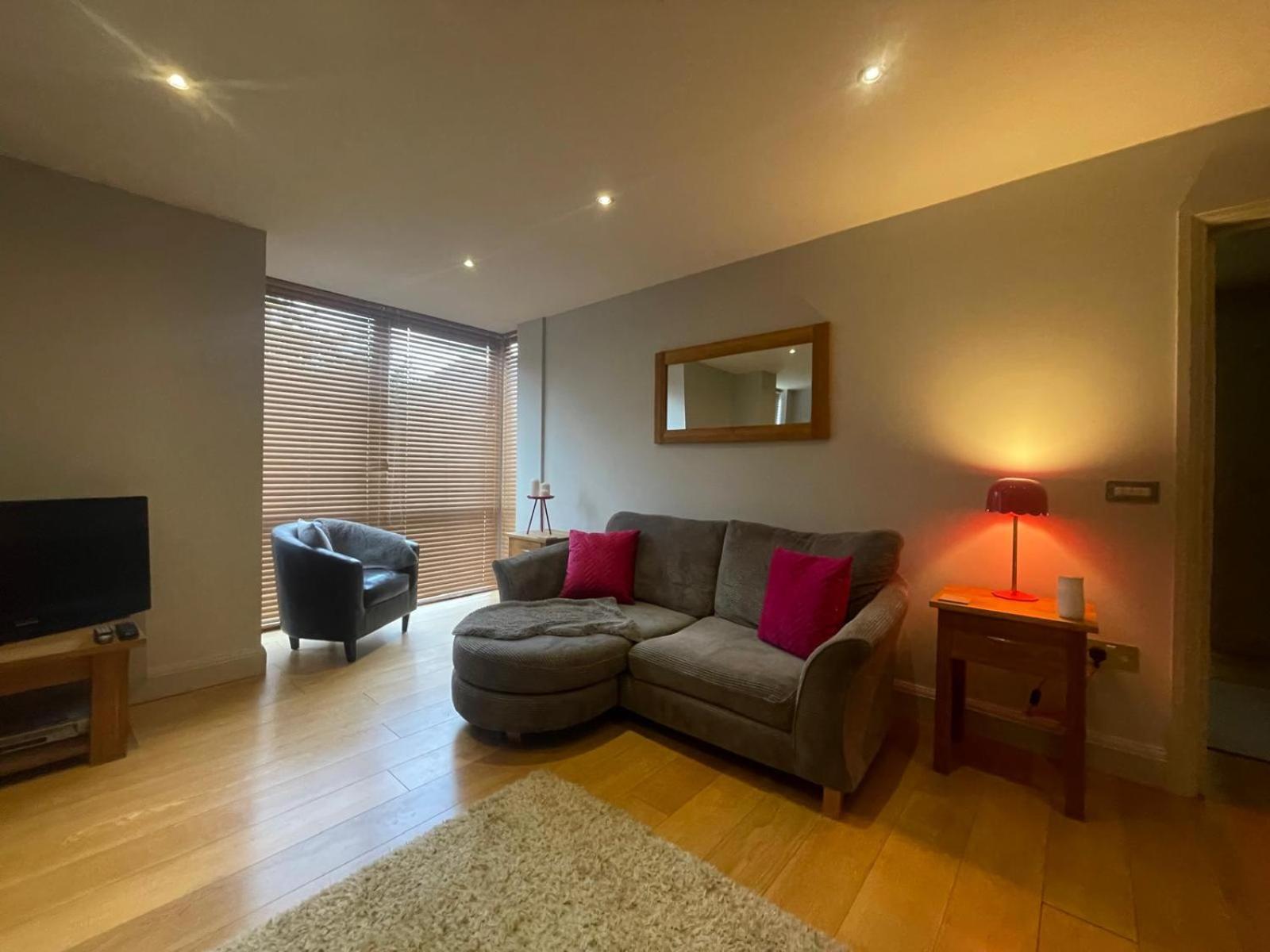 Flat 8 Pelican House Apartment